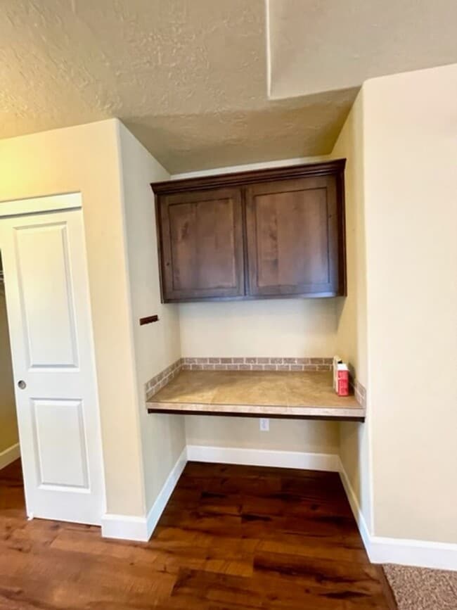 Building Photo - Gorgeous single level home in NE Bend!