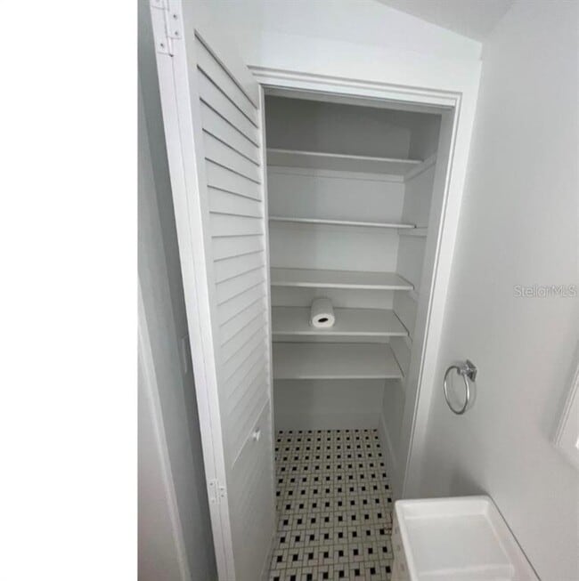 Building Photo - 1231 Highland St N