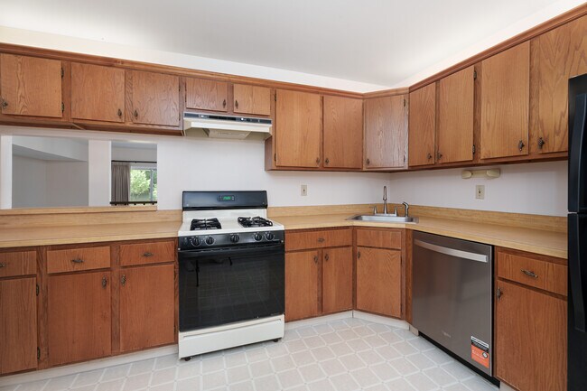 Building Photo - 11 Abelia Ct