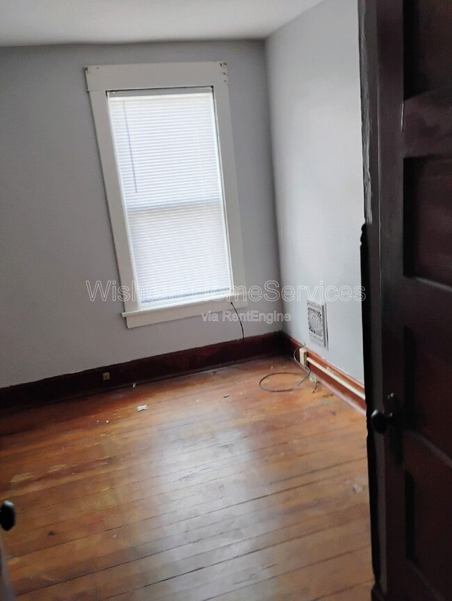 Building Photo - 591 Clark St