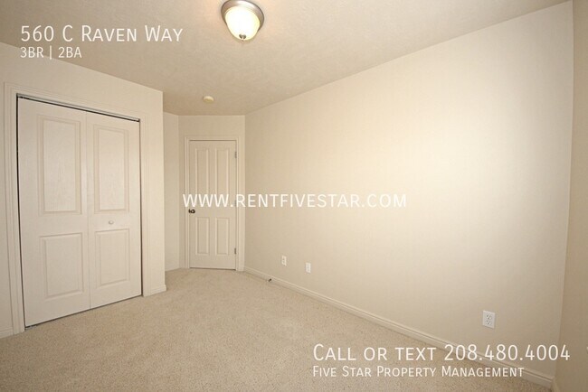 Building Photo - 560 Raven Way