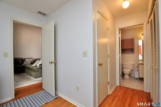 Building Photo - 30 Simsbury Landing