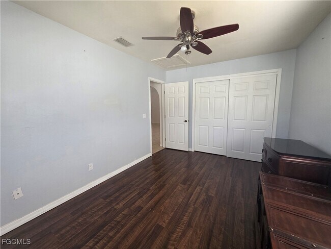 Building Photo - 424 SW 37th Ln