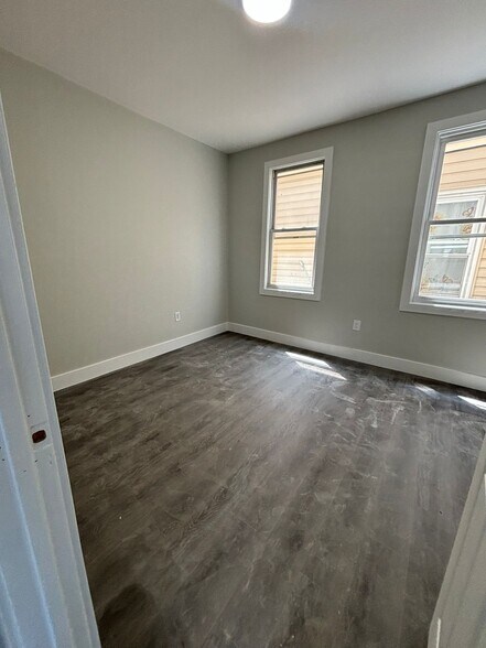 Building Photo - 257 Ellis Ave