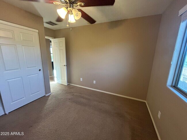 Building Photo - 8623 S 40th Dr