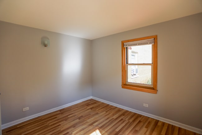 Building Photo - 2117 W Farragut Ave