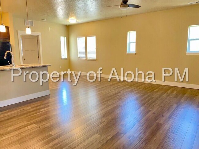Building Photo - 3566 E Grand Forest Dr