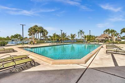 Building Photo - 8 Key W Ct