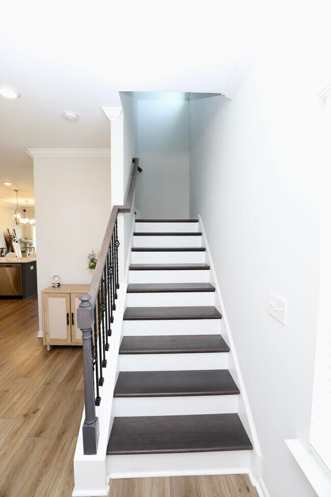 Building Photo - 1052 Ashcroft Cir