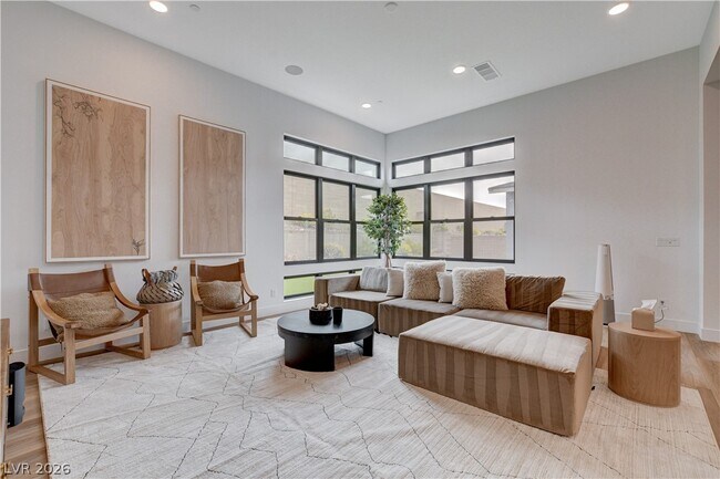 Building Photo - 779 Willits St