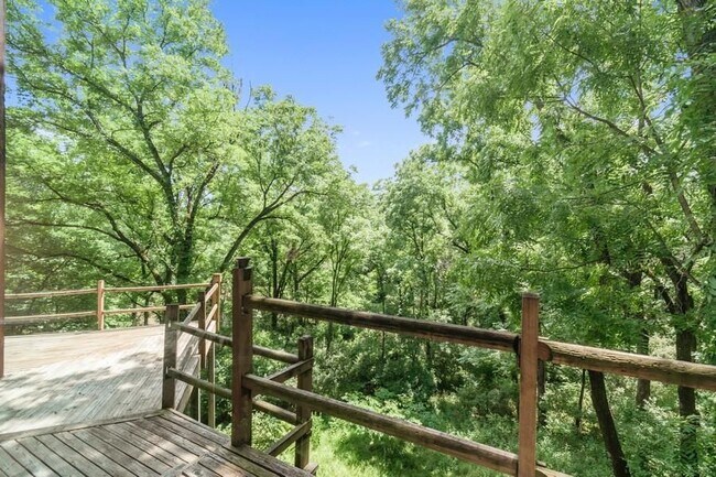 Building Photo - 4702 Dover Dr