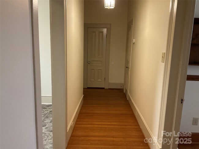 Building Photo - 409 N Main St