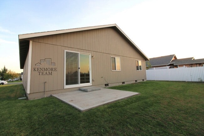 Building Photo - 3 Bedroom, 2 Bath Home in West Pasco