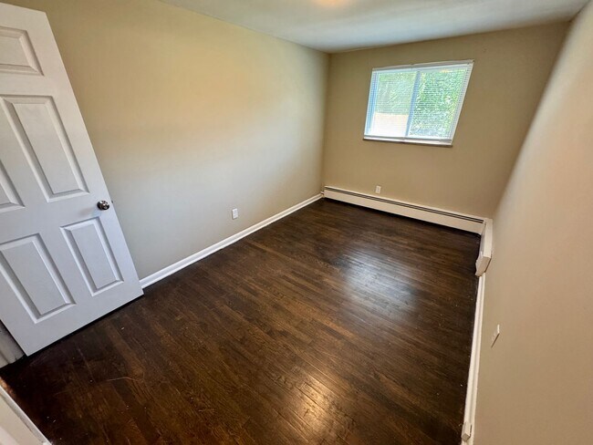 Building Photo - 3 Bedroom ~ Clintonville