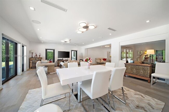 Building Photo - 1117 Alfonso Ave