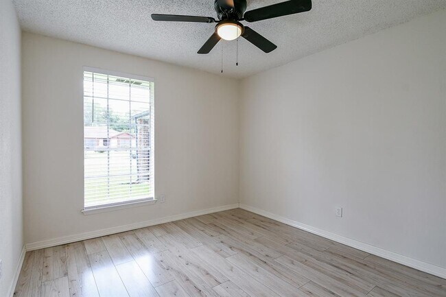 Building Photo - 23938 Spring Mill Ln