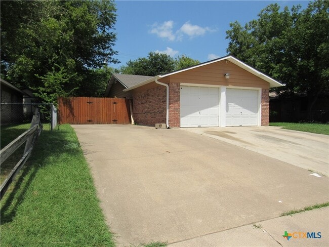 Building Photo - 1205 Arkansas Ave