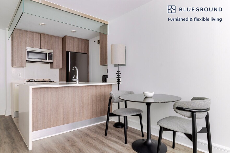 Building Photo - 311 W 50th St