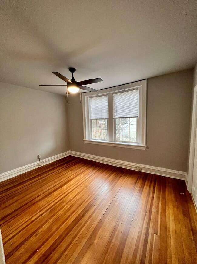 Building Photo - 402 N Sheppard St