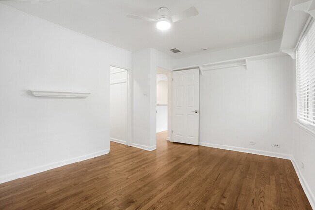 Building Photo - Two bedroom gem in the heart of Sloan's!
