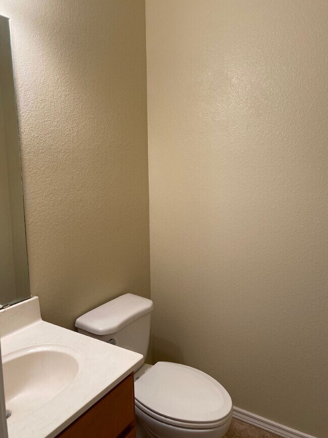 Building Photo - Spectacular Townhouse in Overton Area Minutes from Tech