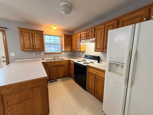 Building Photo - All electric ranch