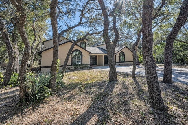 Building Photo - Beautiful executive Townhome