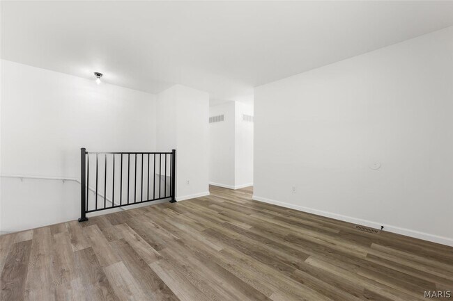 Building Photo - 32 Laura Dr