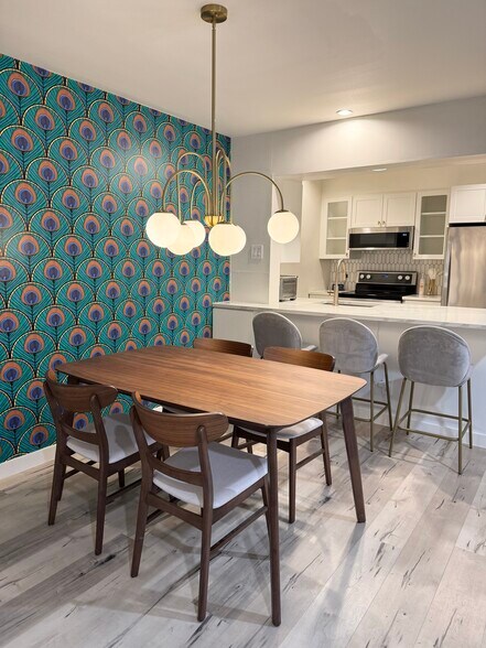 Dining area - 3711 Holland Ave