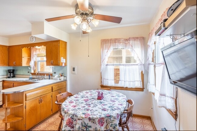 Building Photo - 3630 W 66th St