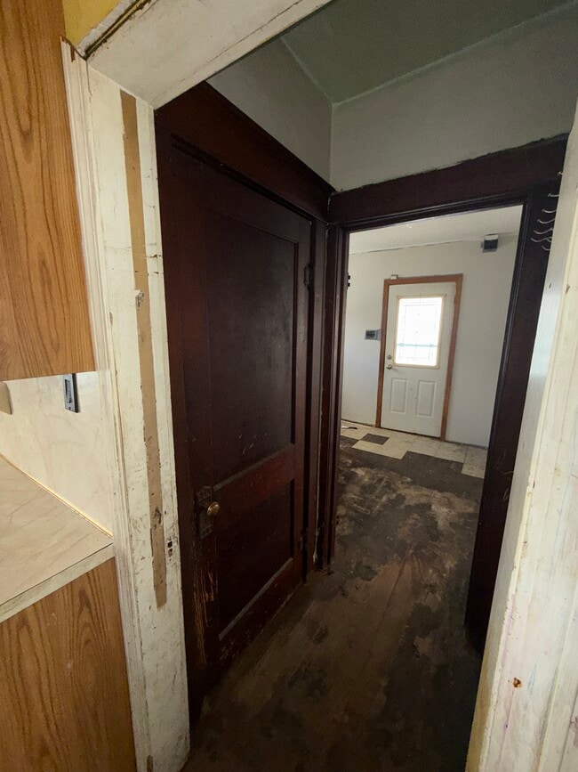 Building Photo - 111 E Livingston Dr