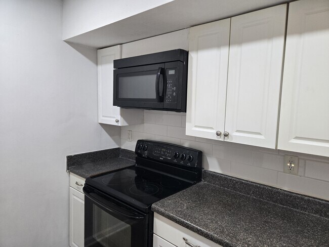 Building Photo - 606 Redkirk Ln