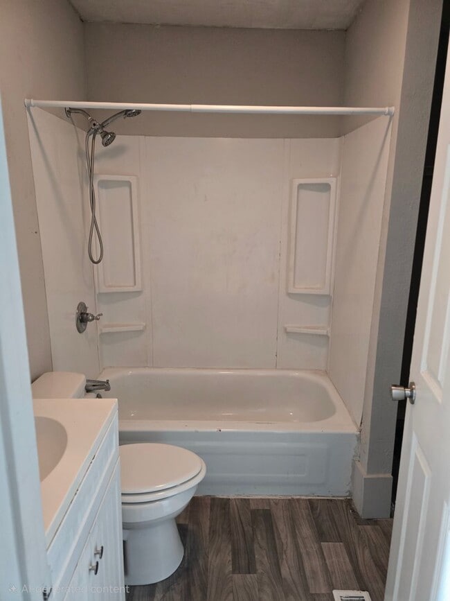 Building Photo - Newly updated cute 2bed/1bath