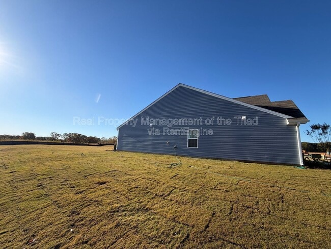 Building Photo - 329 Kingscote Wy