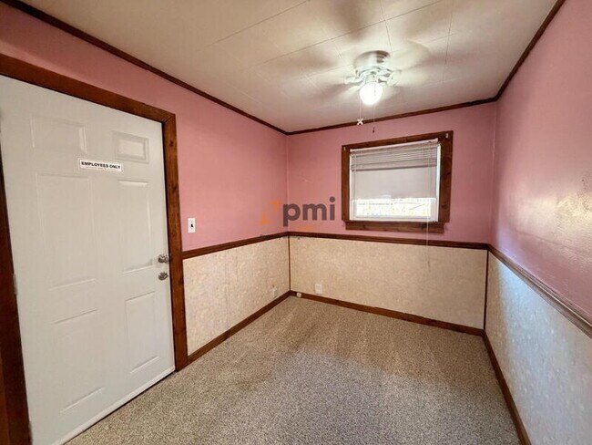 Building Photo - 707 E 118th St