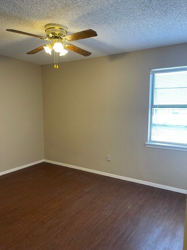 Building Photo - Casablanca Condo #121