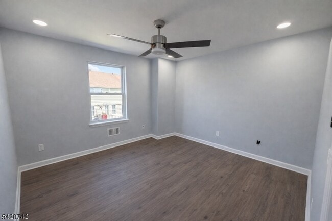 Building Photo - 95 19th Ave