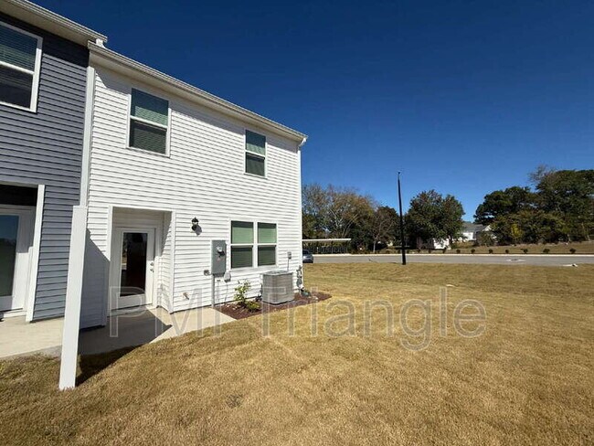 Building Photo - 434 Belgian Red Wy