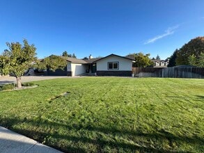 Building Photo - 100 Hills W Way