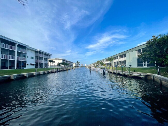 Building Photo - 121 Wettaw Ln