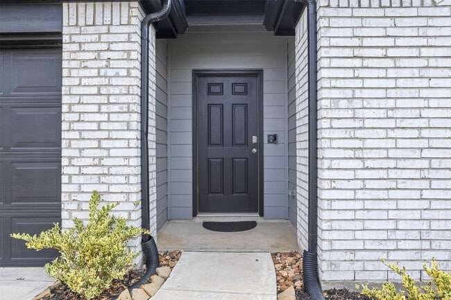 Building Photo - 30290 Kingston Heath Dr