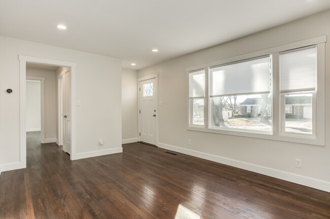 Primary Photo - 4732 W 61st Terrace