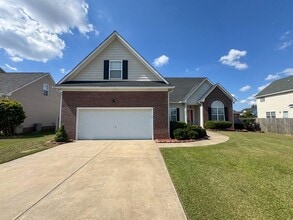 Building Photo - Beautiful 4 Bed, 2 Bath Home in Jack Britt