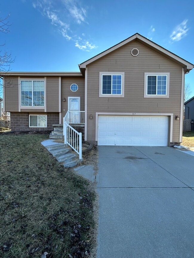 Building Photo - Spacious 3 Bed, 2 Bath Home in Papillion, Ne