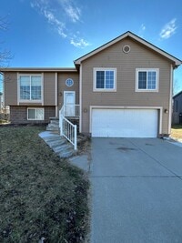 Building Photo - Spacious 3 Bed, 2 Bath Home in Papillion, Ne