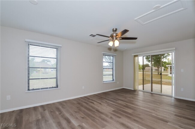 Building Photo - 6947 Roslyn Ct