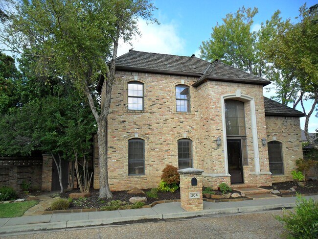 Building Photo - Classic Brookhaven Square Home - Quality T...