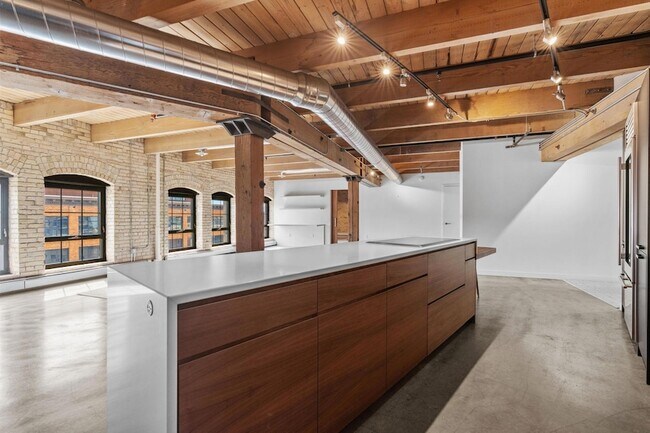 Building Photo - 404 N Washington Ave