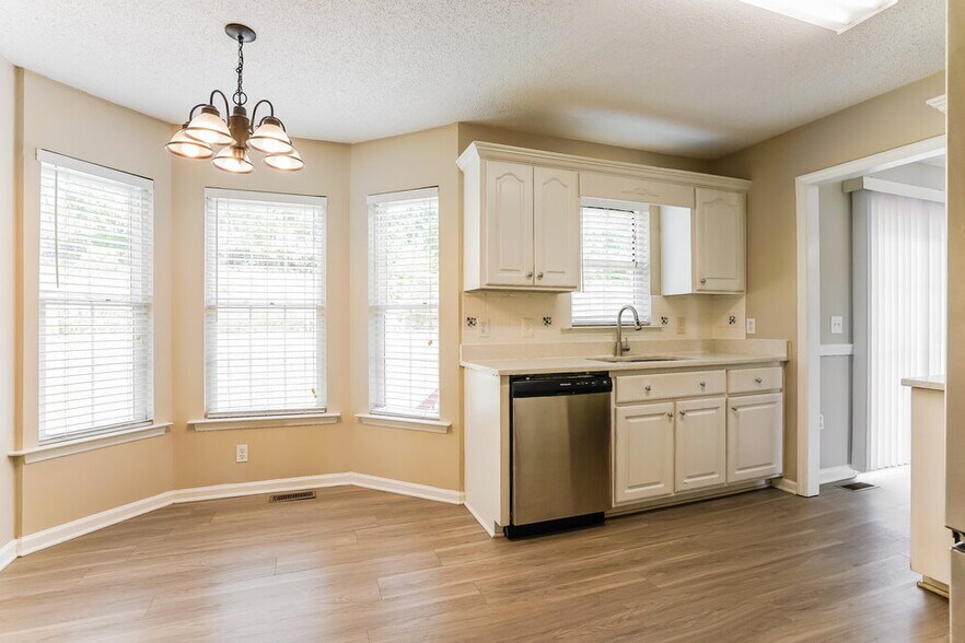 Building Photo - 128 Pondfield Ct