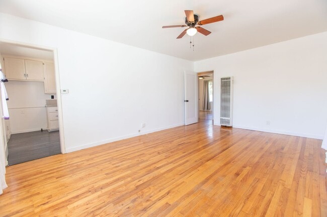 Building Photo - Lakewood Home, 2 Bedroom, 1 Bath with GREAT Backyard Space!